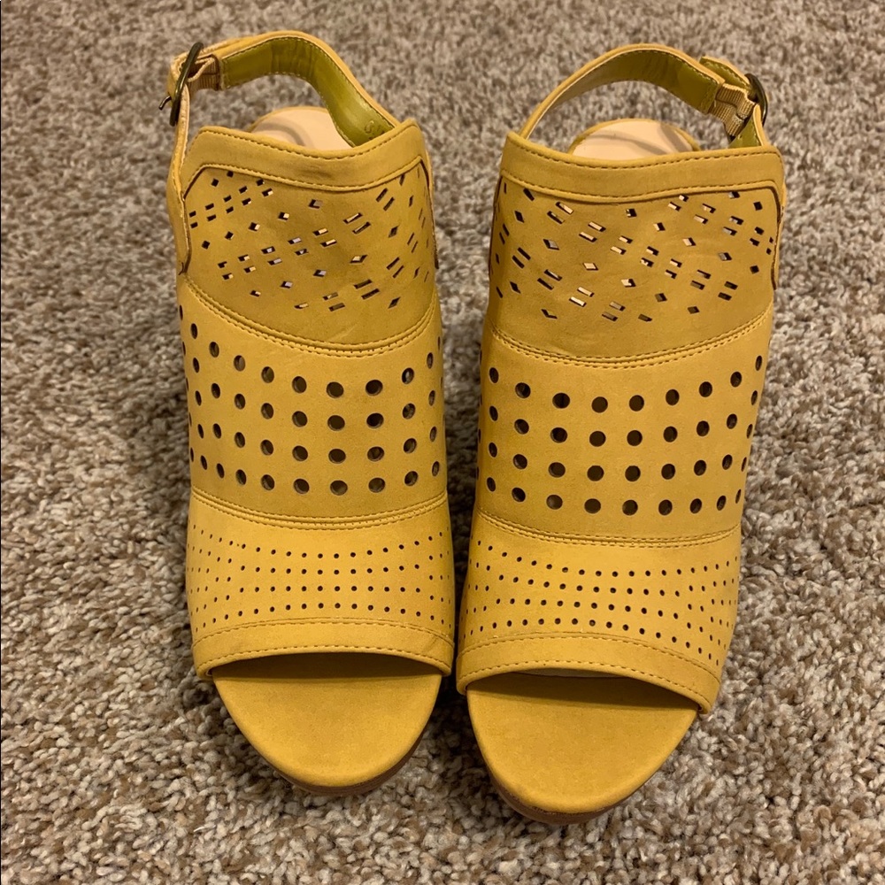 New Womans wedge shoes size 8 1/2